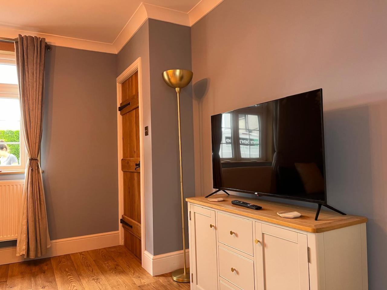 One Jubilee Cottages Shugborough Extérieur photo